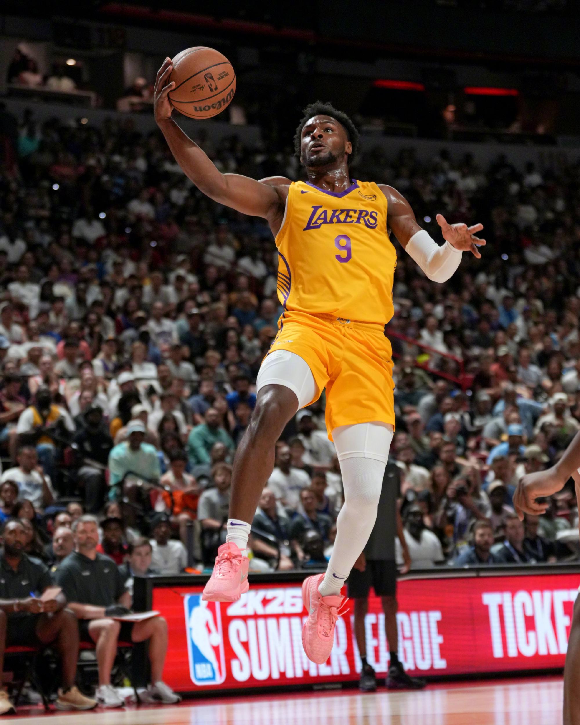 开云体育APP下载-3战合砍39+8+10！看到布朗尼持续爆发，才懂詹姆斯有多厉害