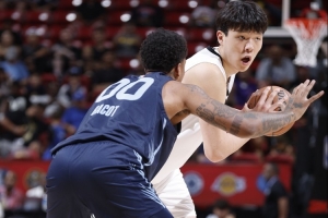 媒体人：杨瀚森作为年轻的首轮秀 放得开就行 需要去感受和适应