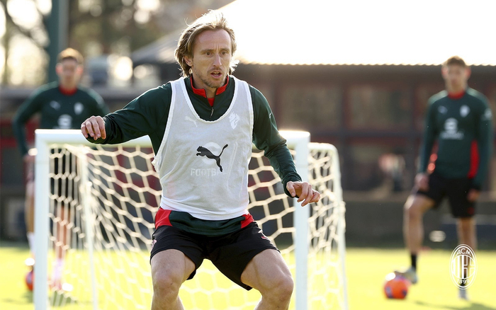 开云体育下载-米兰队发布训练组图备战新赛季|ac米兰_新浪体育_新浪新闻