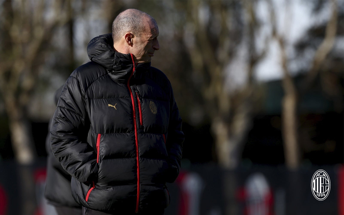 开云体育下载-米兰队发布训练组图备战新赛季|ac米兰_新浪体育_新浪新闻