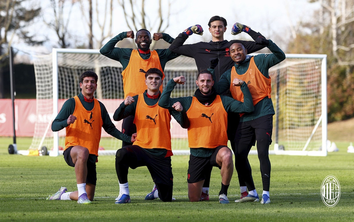 开云体育下载-米兰队发布训练组图备战新赛季|ac米兰_新浪体育_新浪新闻