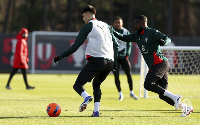 开云体育下载-米兰队发布训练组图备战新赛季|ac米兰_新浪体育_新浪新闻