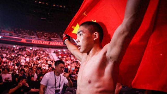 开云-UFC格斗之夜上海靠啥晋级“D”赛事，成功前提是十六年磨一剑培育市场！|综合格斗|MMA|石铭|米兰冬奥会|训练_新浪体育_新浪新闻